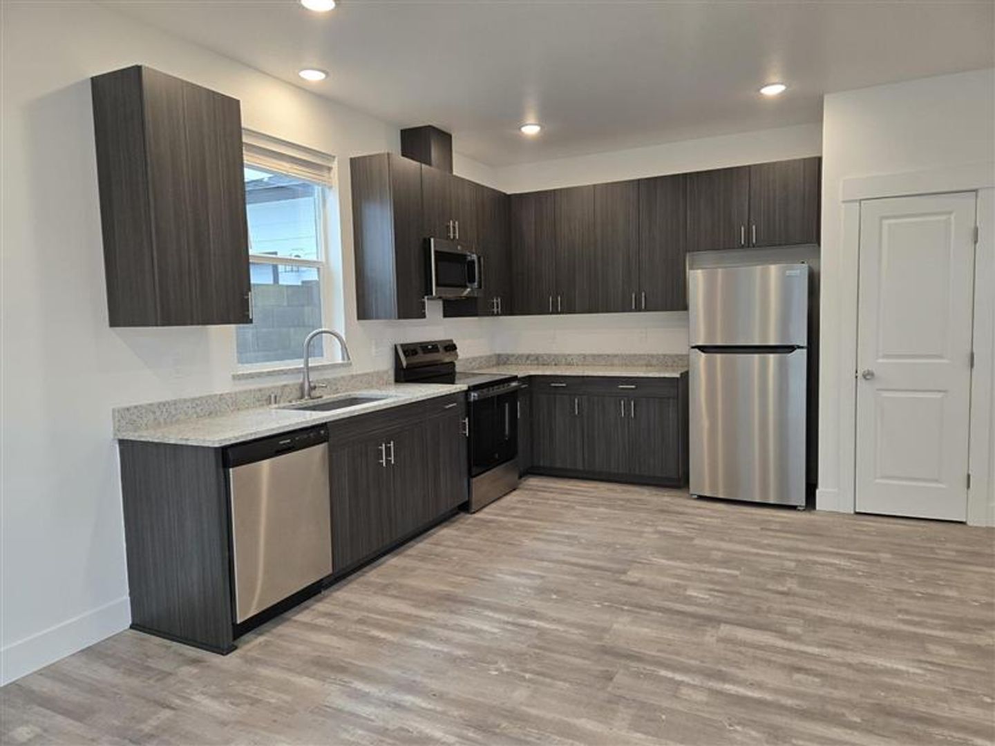1 month FREE! BRAND NEW Townhome in the Desirable Southridge Area! 8 of 12