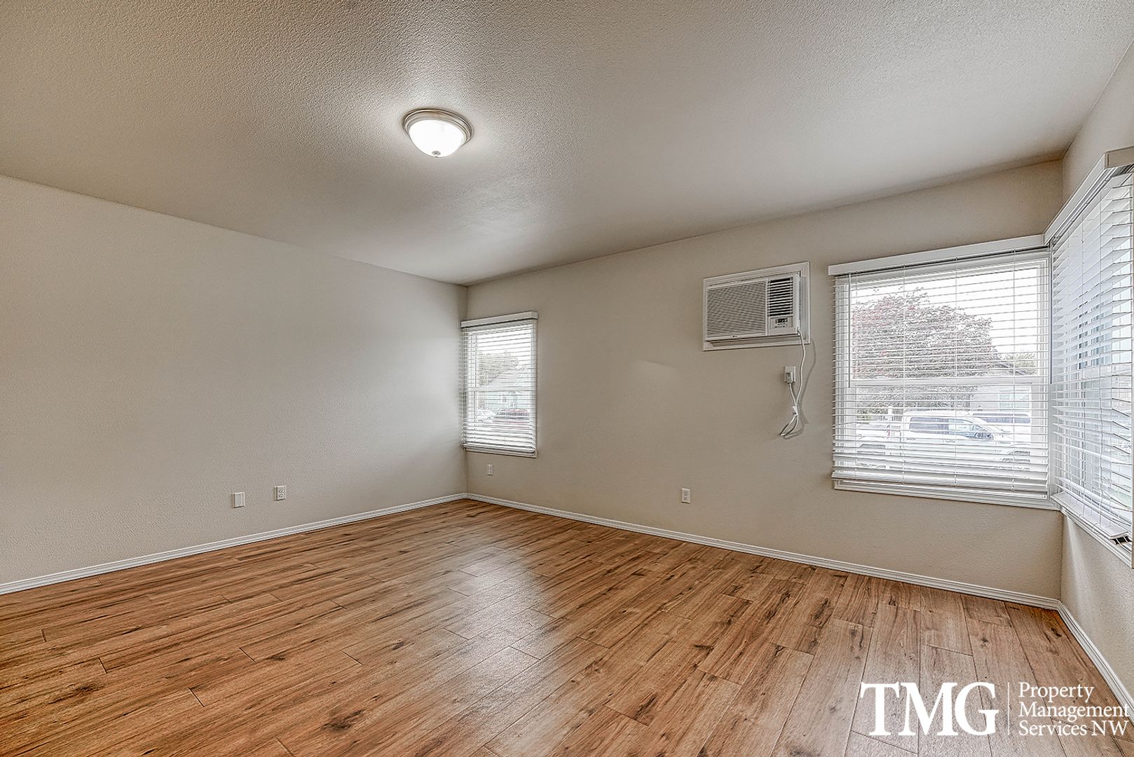 1 MONTH FREE ON A 12 MONTH LEASE! AFFORDABLE 3 BEDROOM, FULLY REMODELED 6 of 8