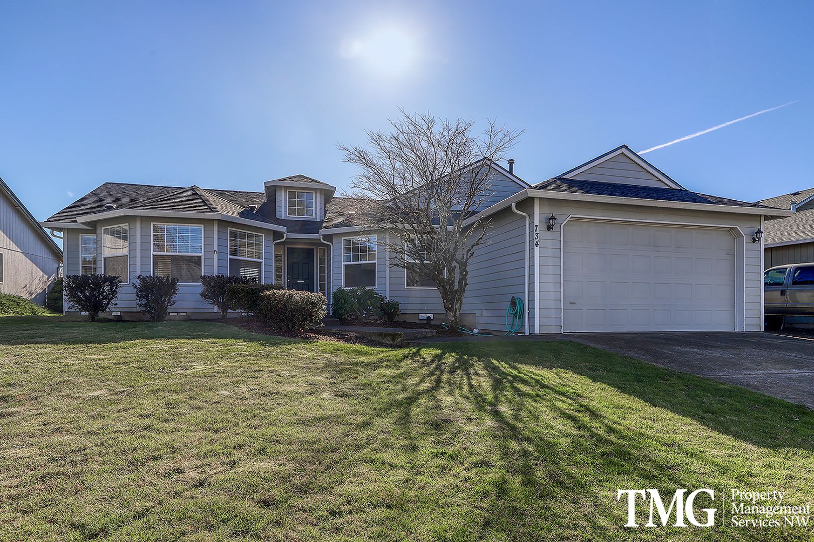 La Center House: 734 E. 15th Circle