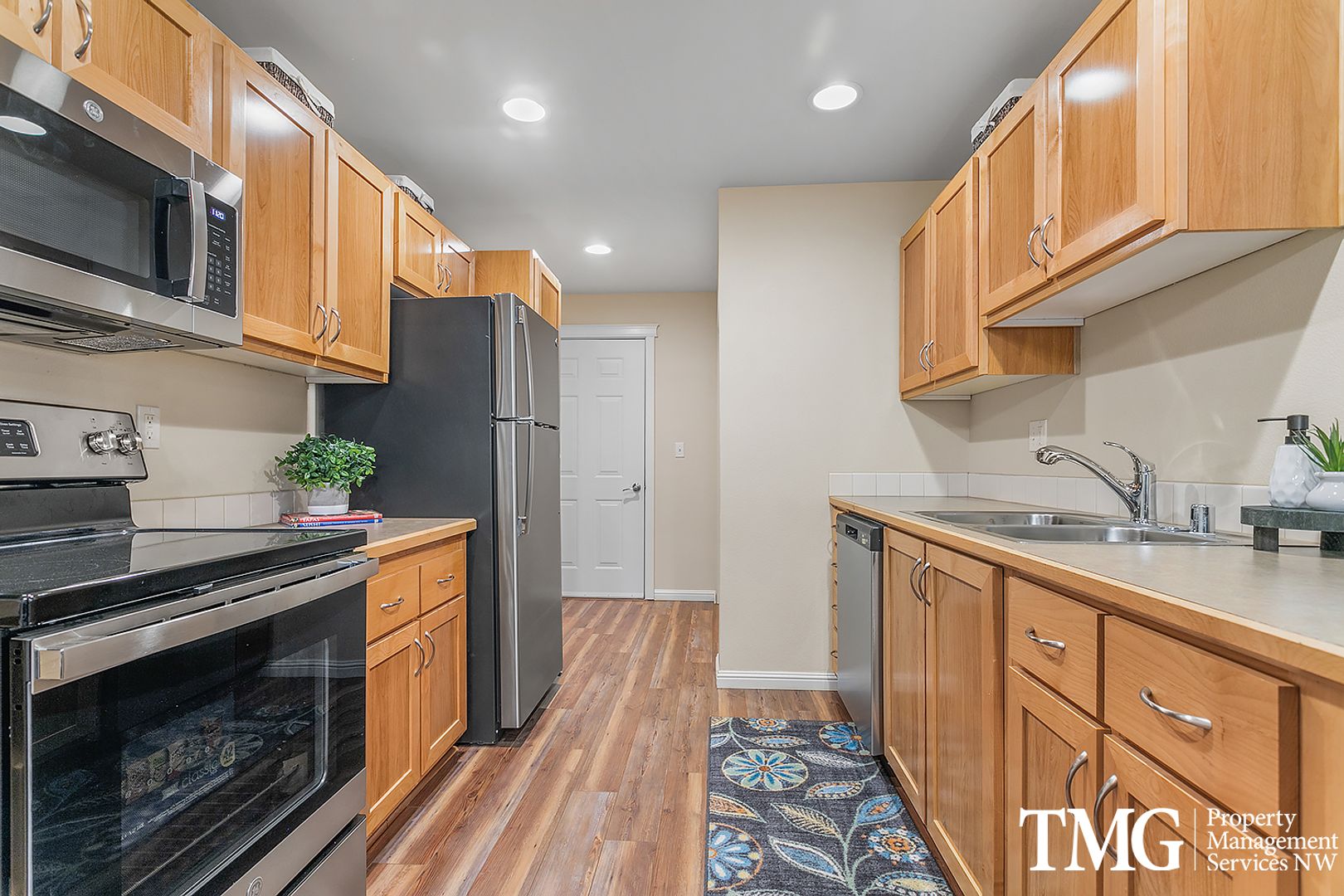 Kennewick Apartment: 8180 W 4th Ave