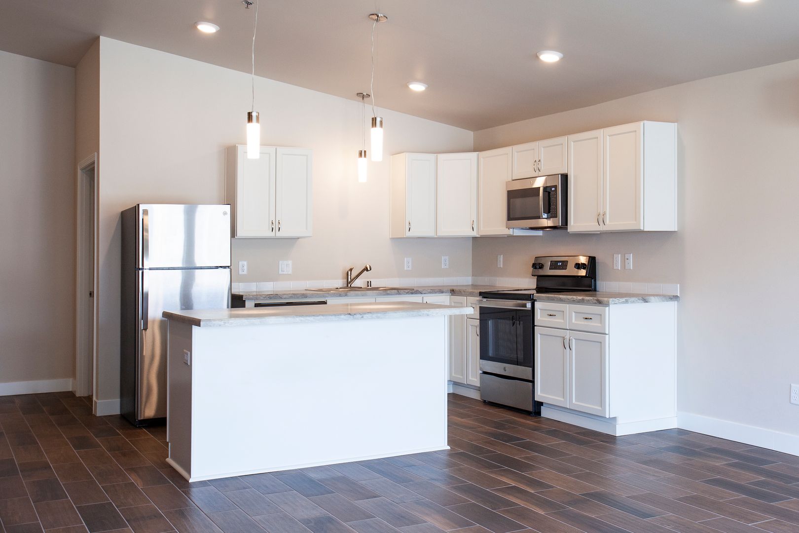 5100 W Clearwater Ave #F102, Kennewick, WA 99336