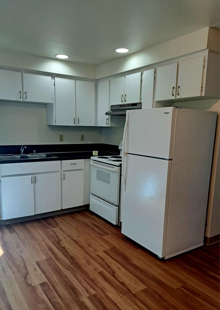 Vancouver Apartment: 1801 NE 99th St