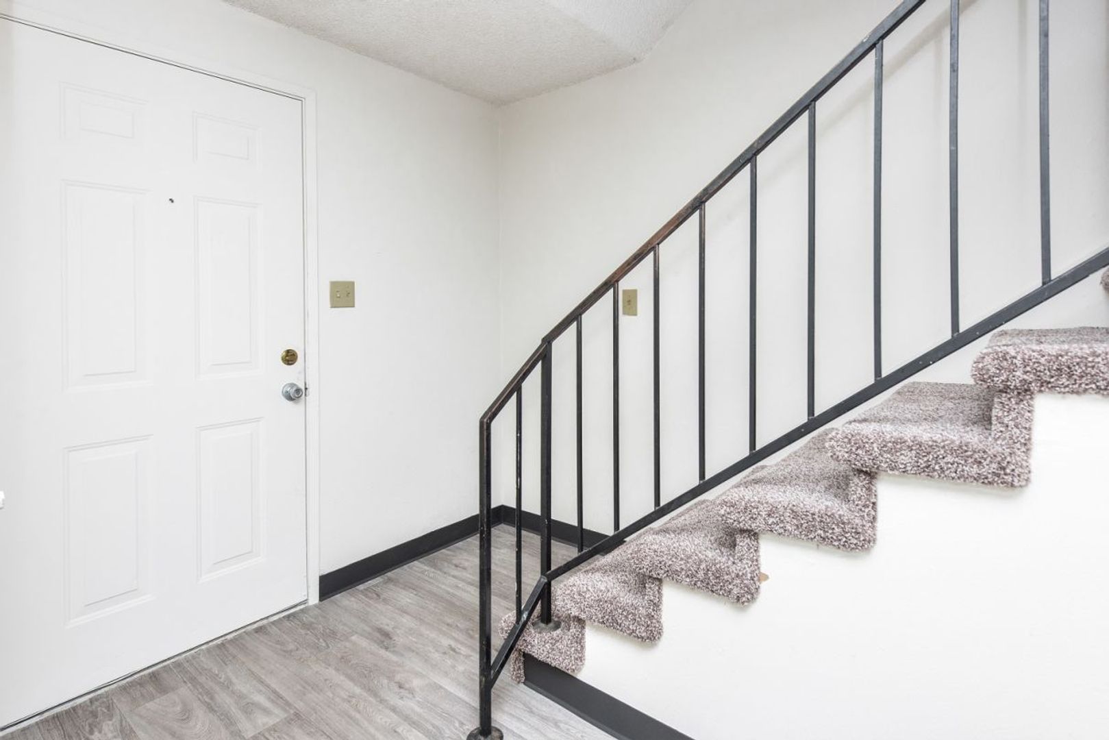 Wellington Court Townhomes 3 of 8