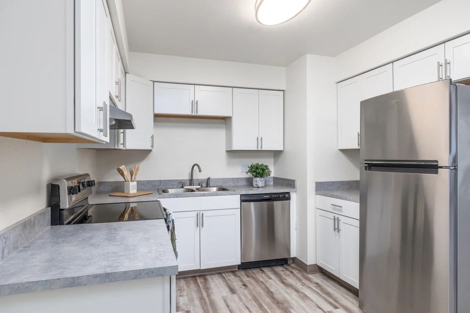 Kennewick Apartment: 3131 W Hood Ave