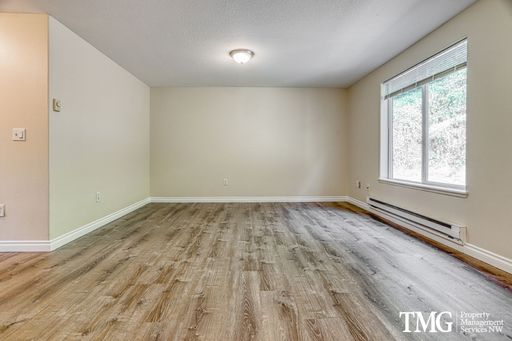 Updated Camas 2 Bedroom with Detached Garage, Balcony, Great Location! ** First Months Rent Free **