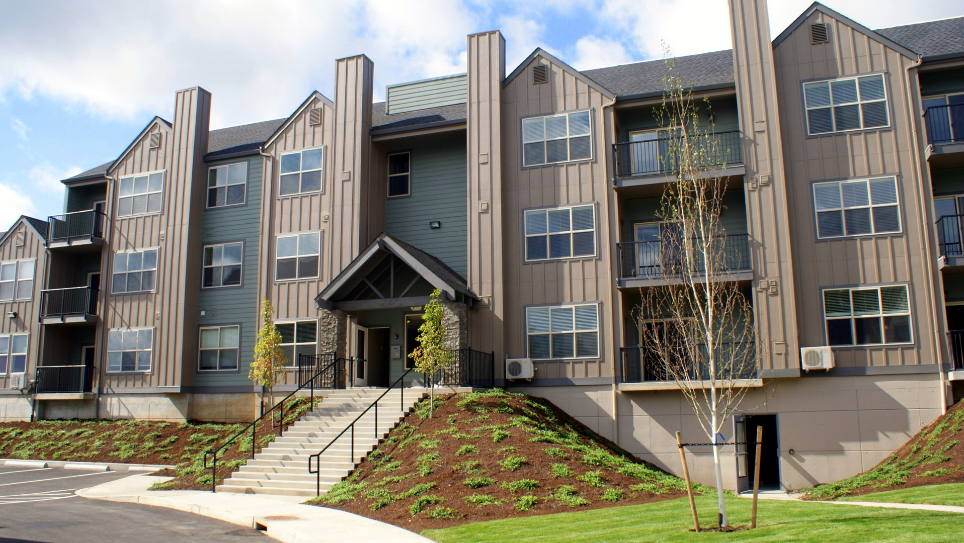 Vancouver Apartment: 608 NE 86th St