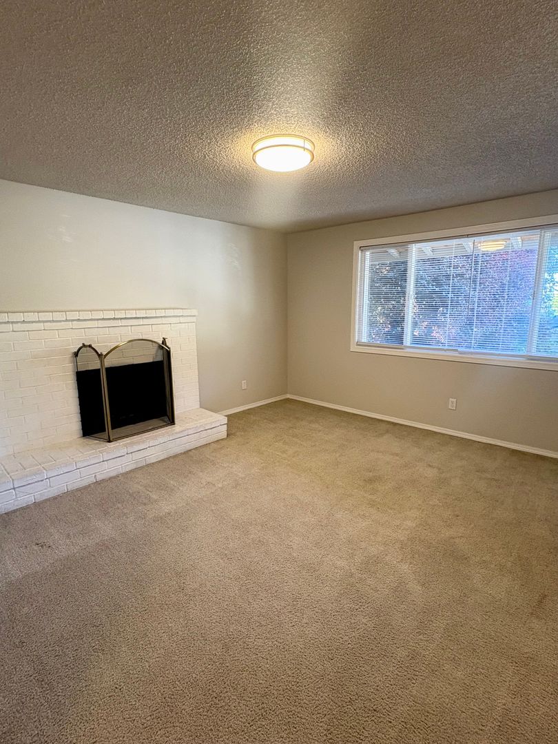 Vancouver Apartment: 3218 Edgewood Dr