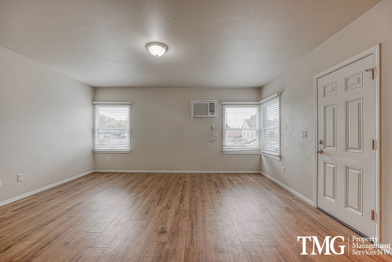 1 MONTH FREE ON A 12 MONTH LEASE! AFFORDABLE 3 BEDROOM, FULLY REMODELED 4 of 8