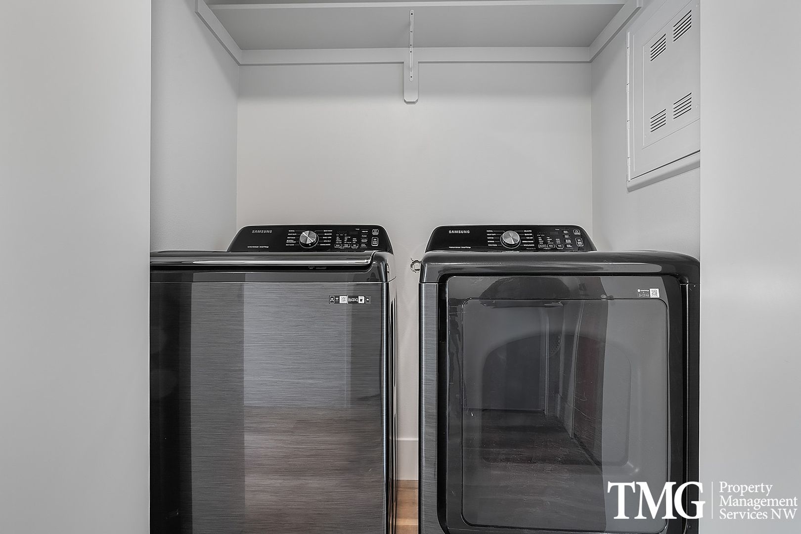 Laundry room at The Falls on 24th (2 of 7)