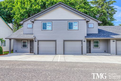 Beautiful 3bd 2.5ba Townhome in Minnehaha!! – photo 1