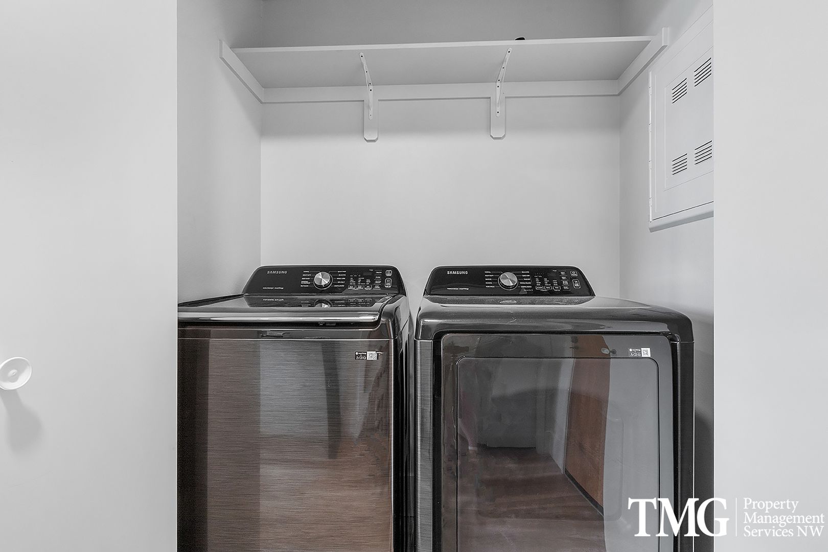 Laundry room at The Falls on 24th (7 of 7)