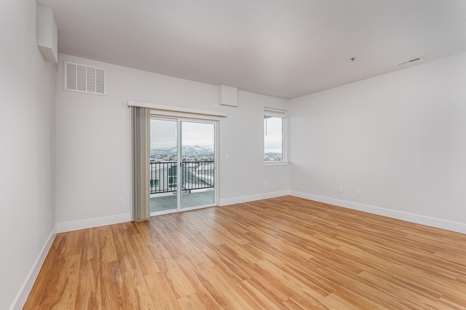 Kennewick Apartment: 7968 W 10th Ave