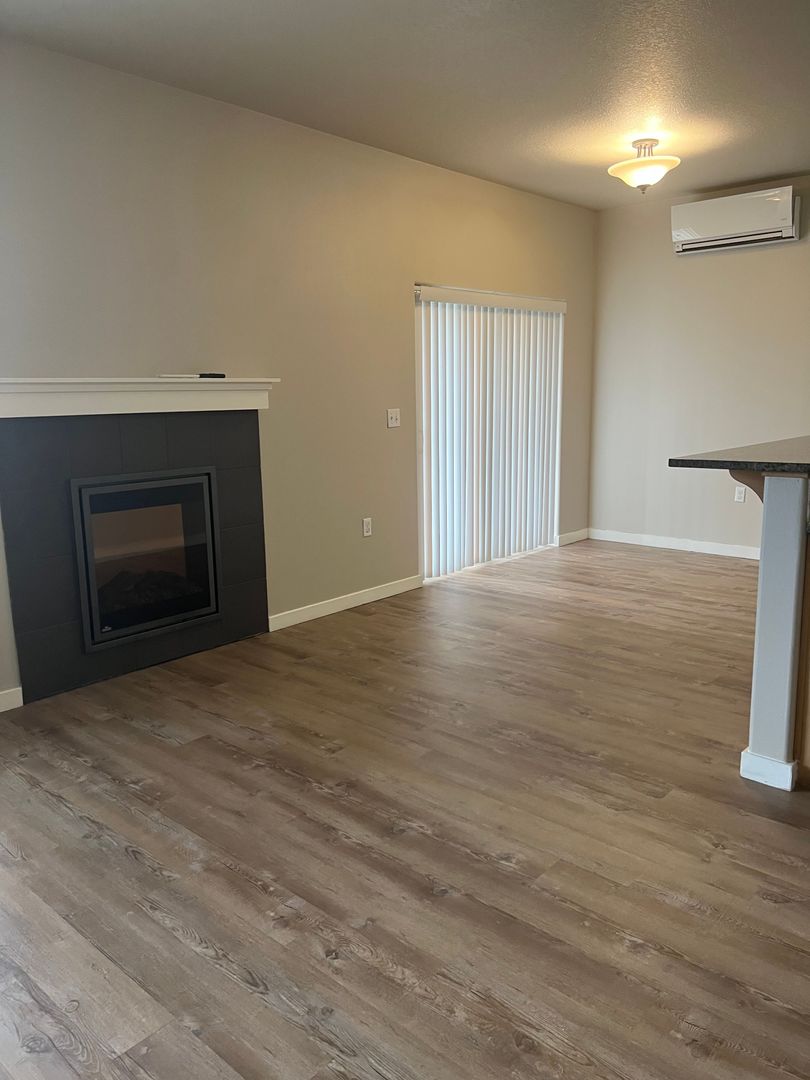 Vancouver Apartment: 608 NE 86th St