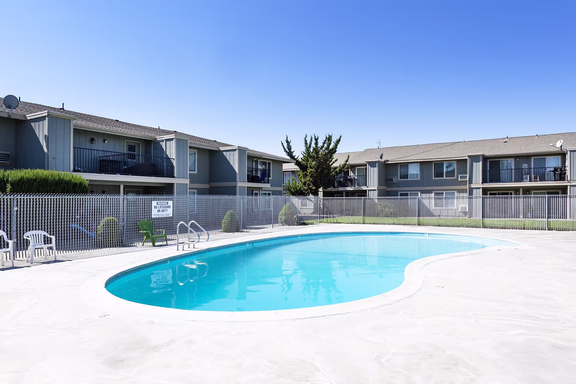 Pool at Hood Manor Apartments (1 of 3)