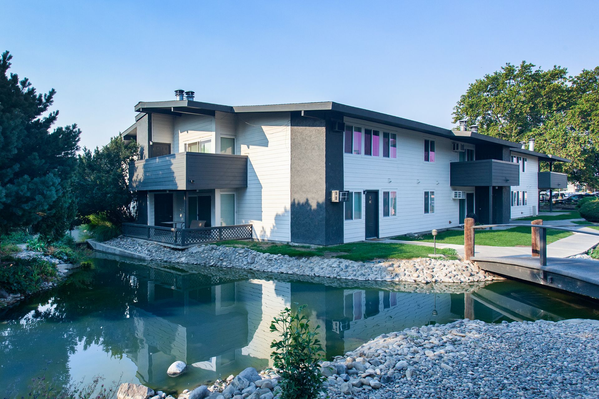 Lakeside Apartments 6 of 12