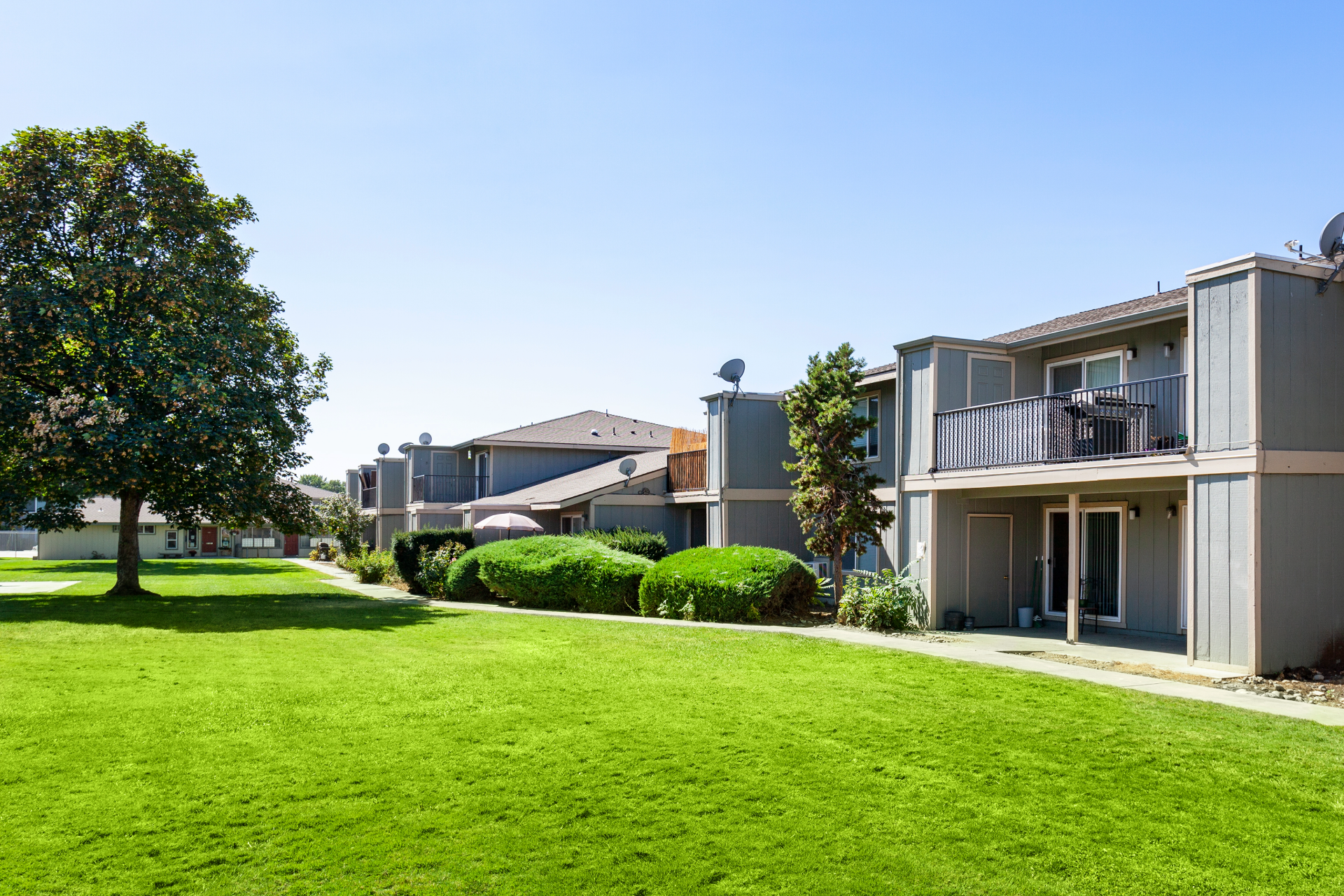 Hood Manor Apartments 6 of 12