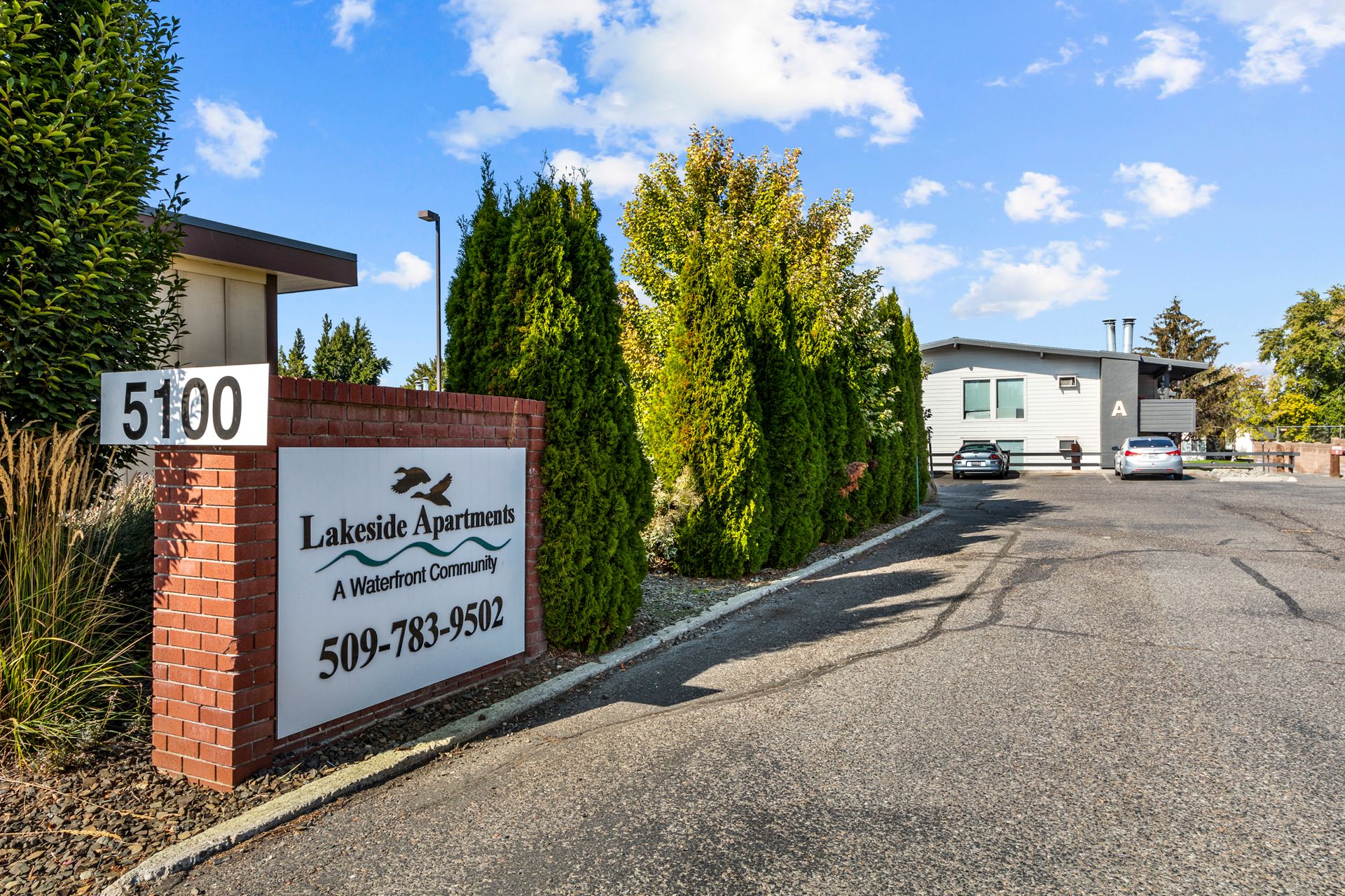 Kennewick Apartment: 5100 W Clearwater Ave