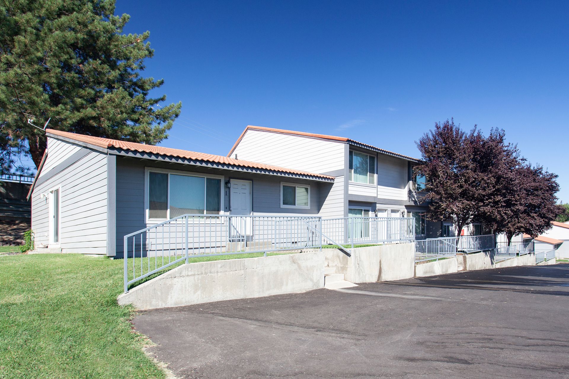 Kennewick Apartment: 803 S Olympia St