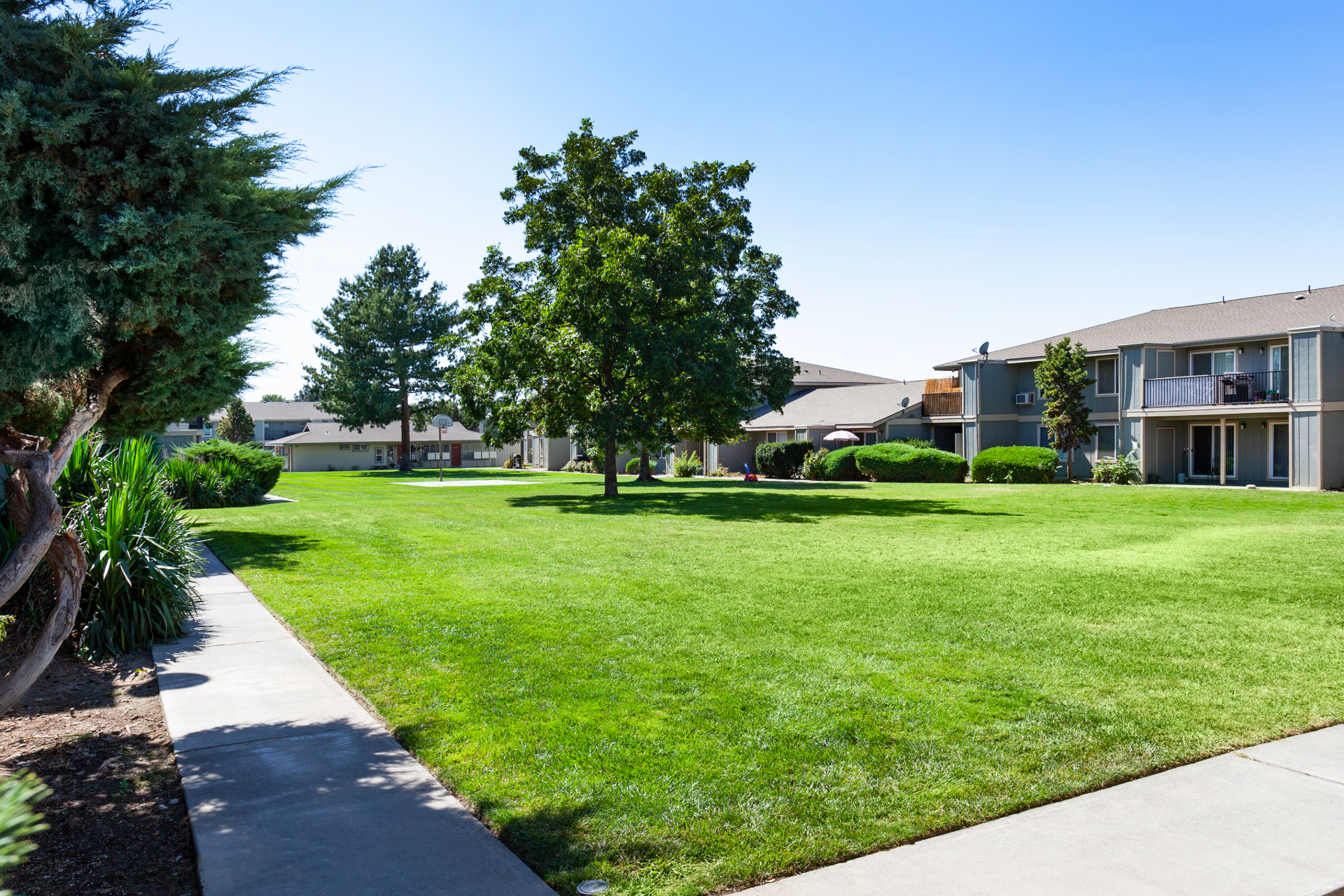 Hood Manor Apartments 5 of 12