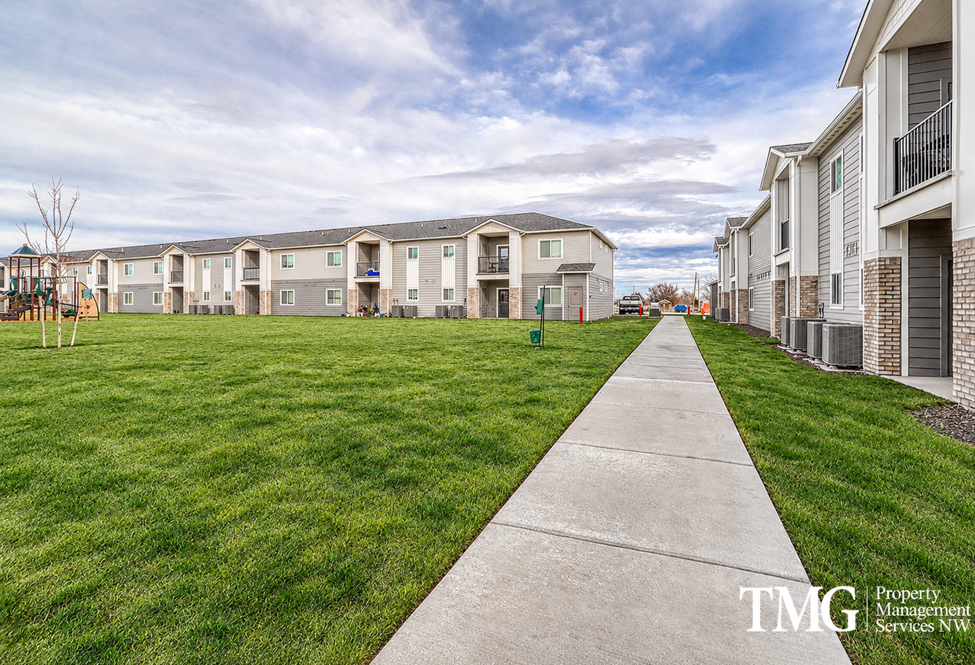Ridgecrest Apartments 4 of 8