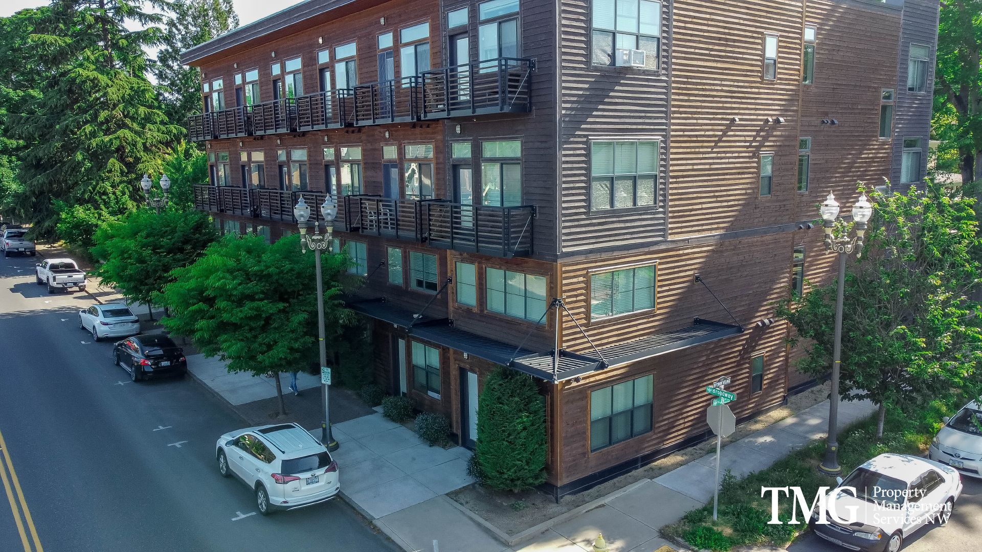 Broadway Apartments 3 of 12