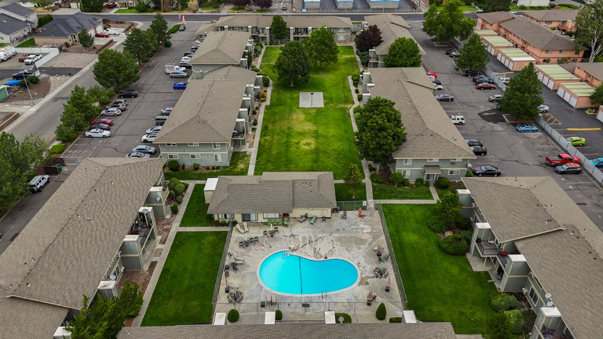 Hood Manor Apartments 10 of 12