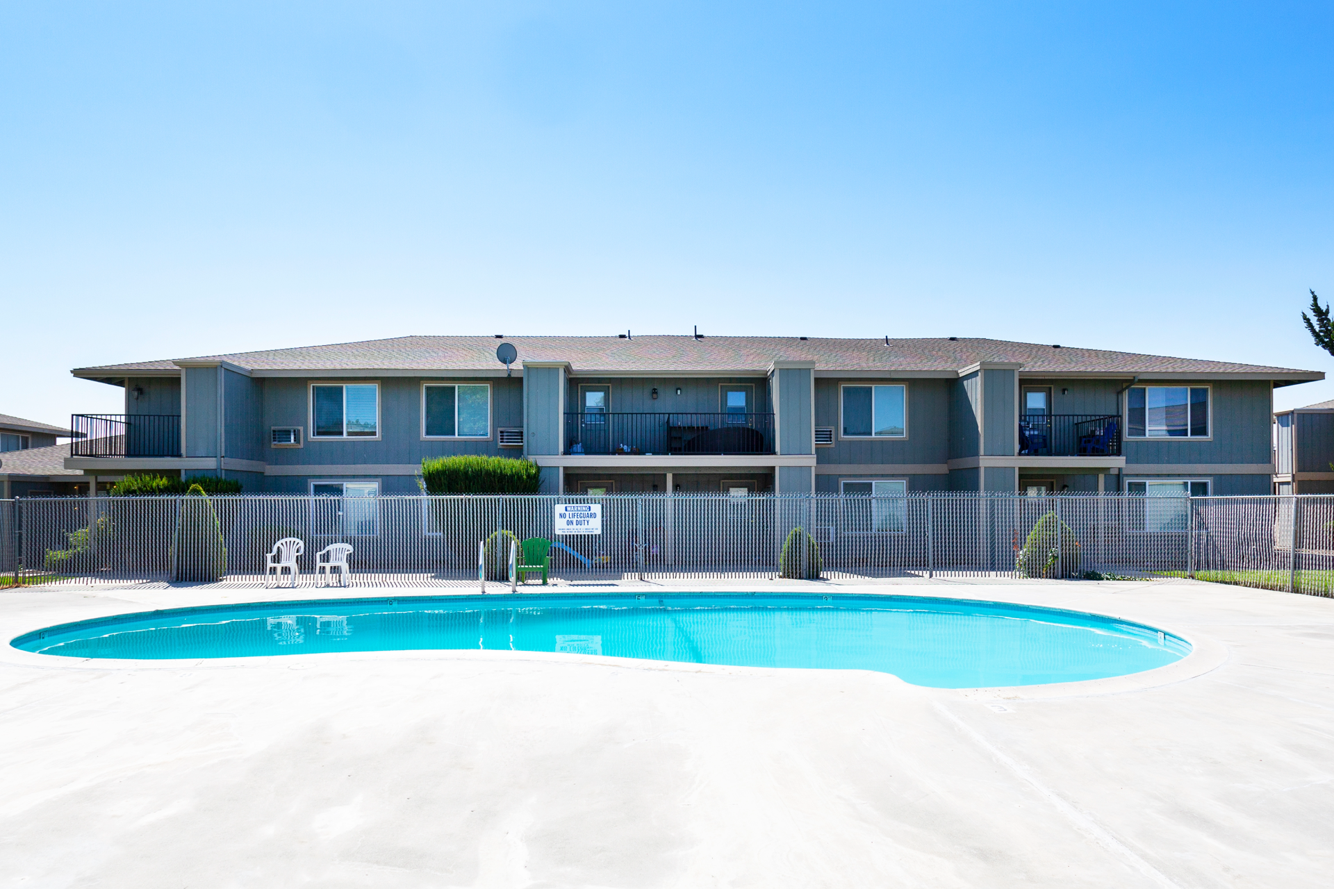 Pool at Hood Manor Apartments (3 of 3)