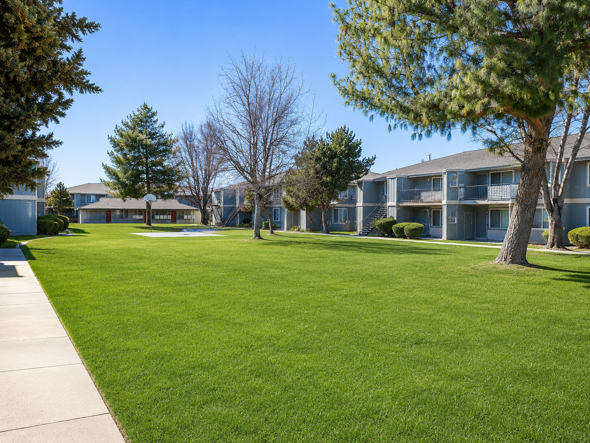Hood Manor Apartments 2 of 12