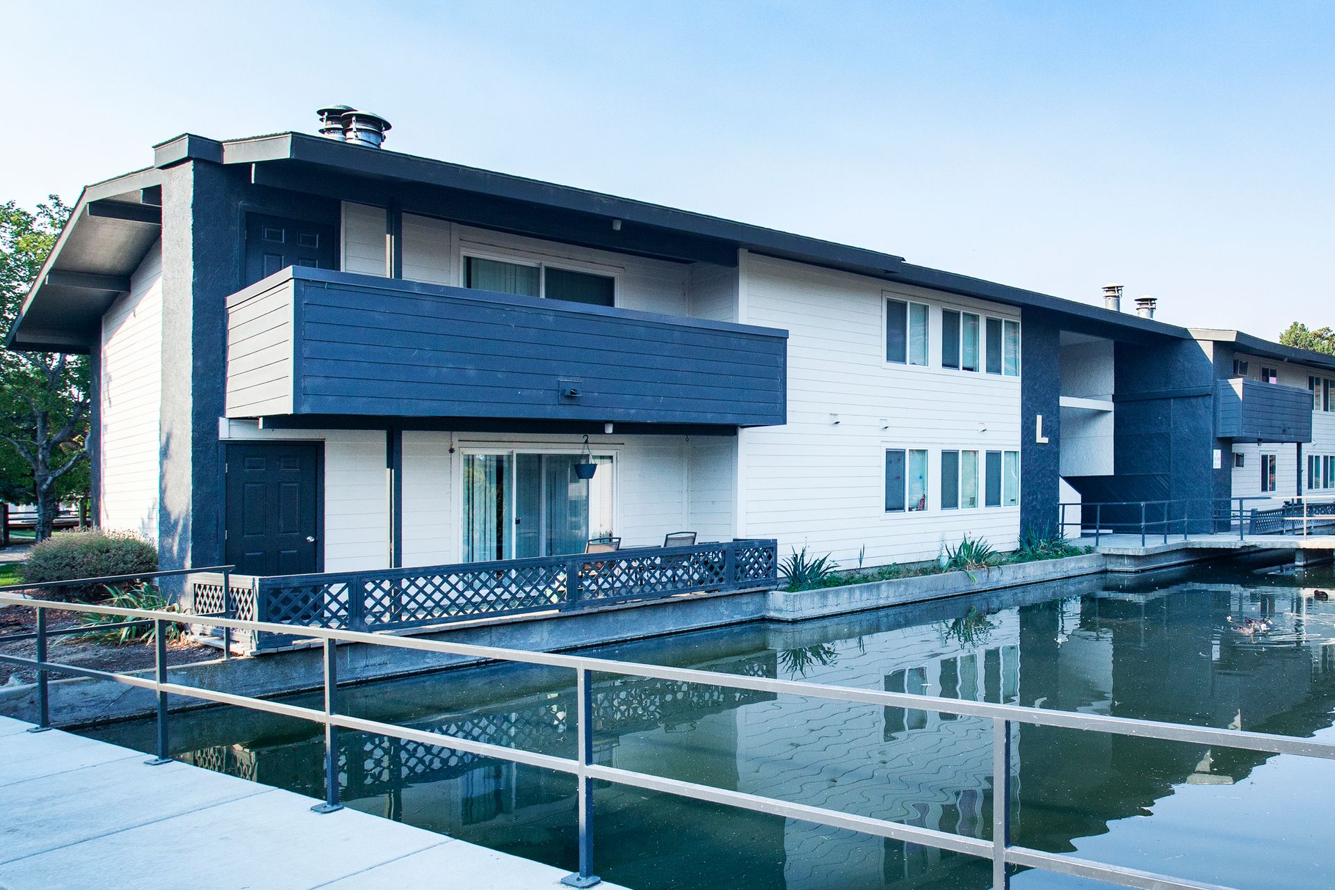 Lakeside Apartments 5 of 12