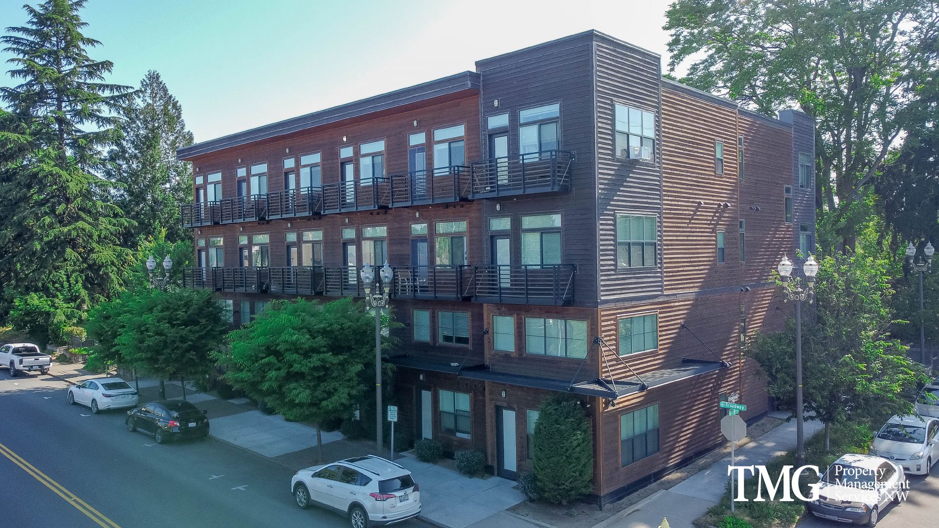 Broadway Apartments 4 of 12