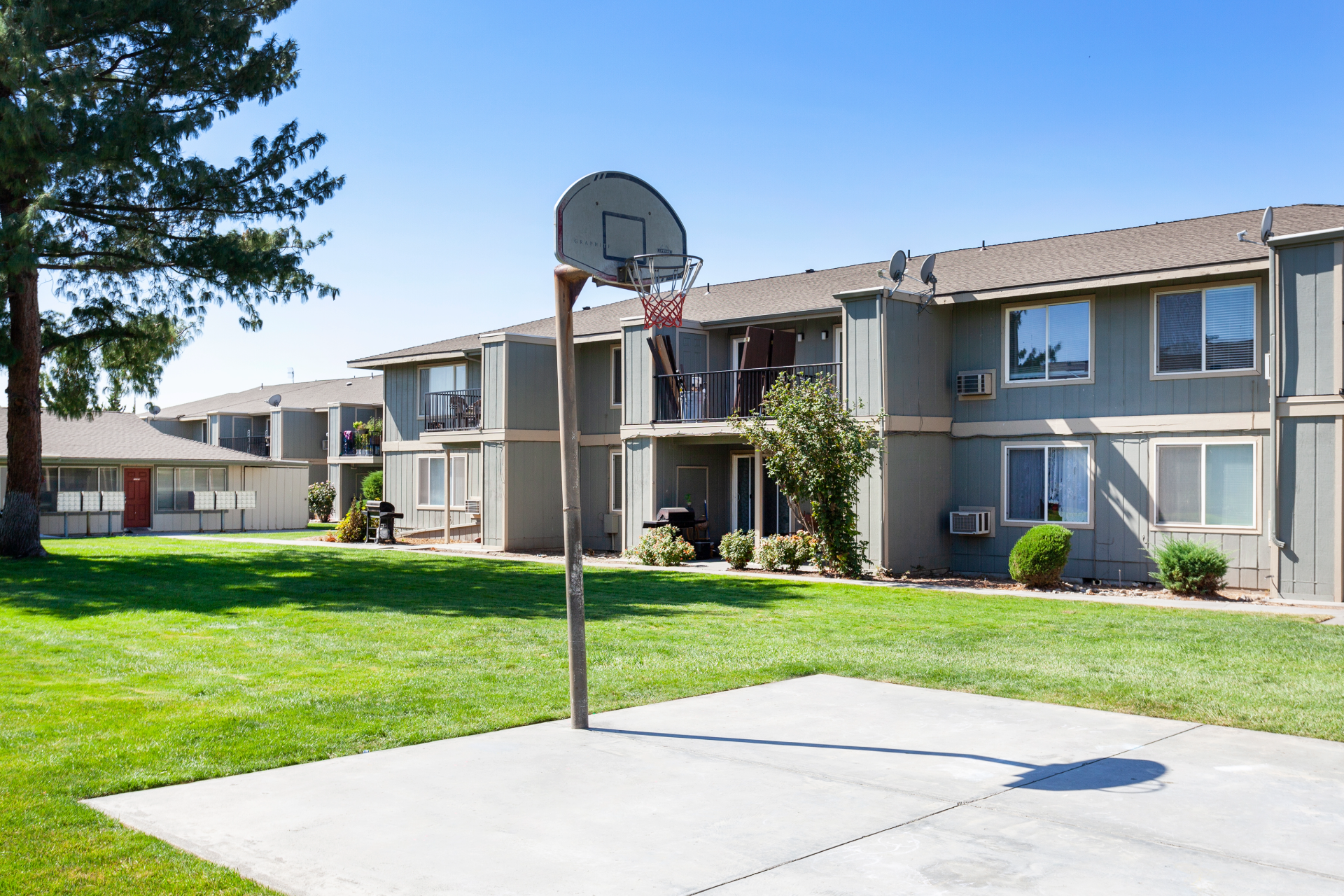 Hood Manor Apartments 7 of 12