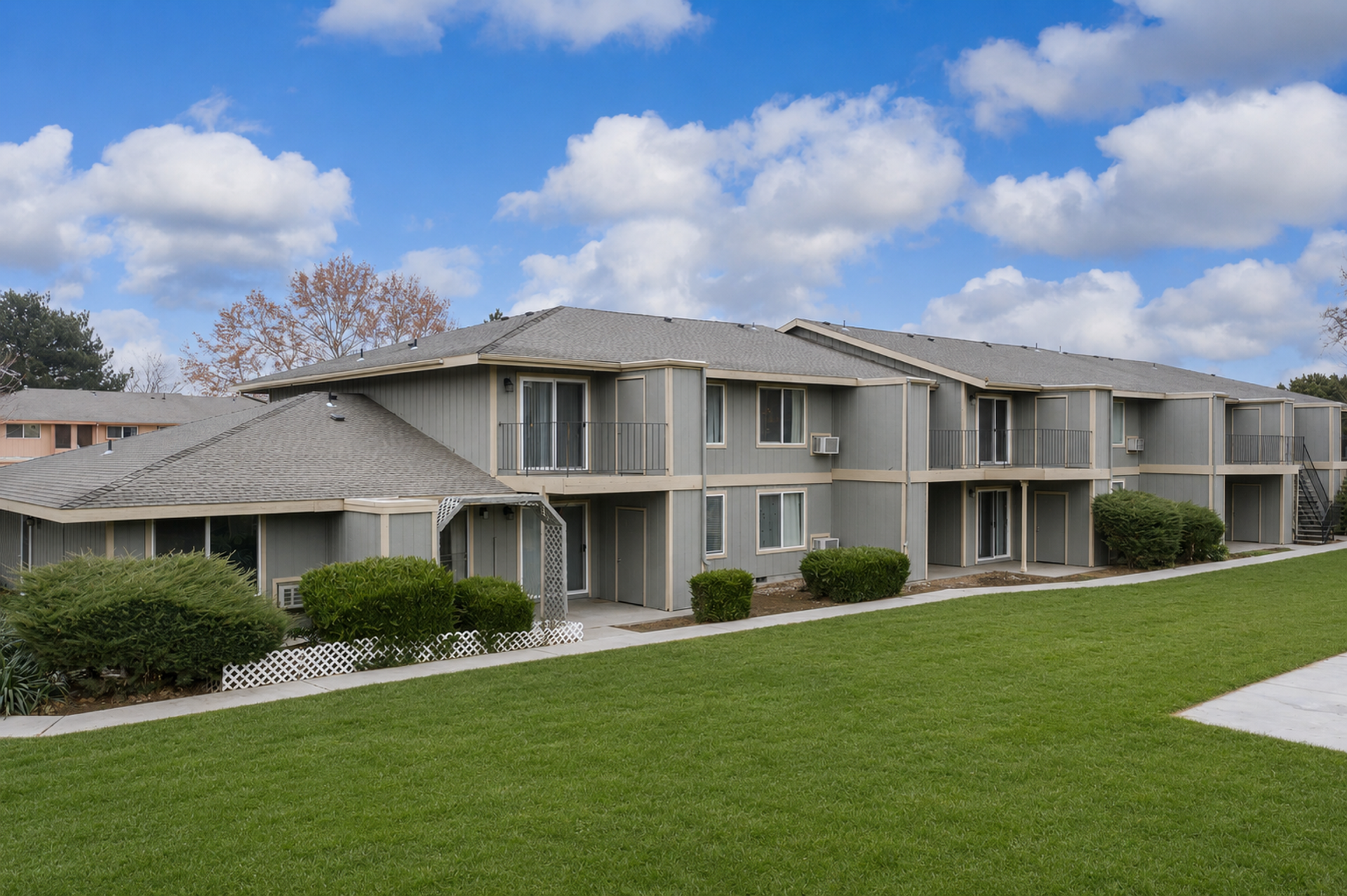 Kennewick Apartment: 3131 W Hood Ave