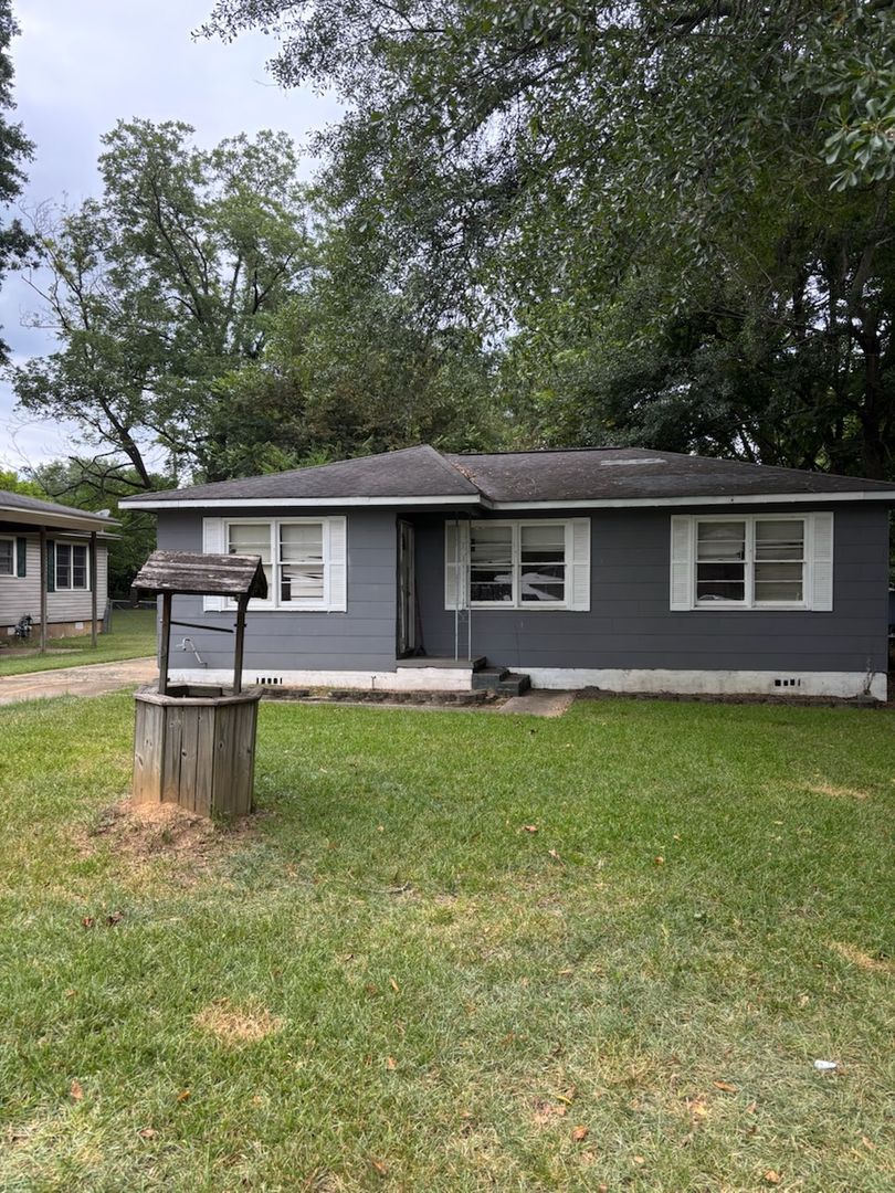 Hueytown House: 142 Dexter Ave