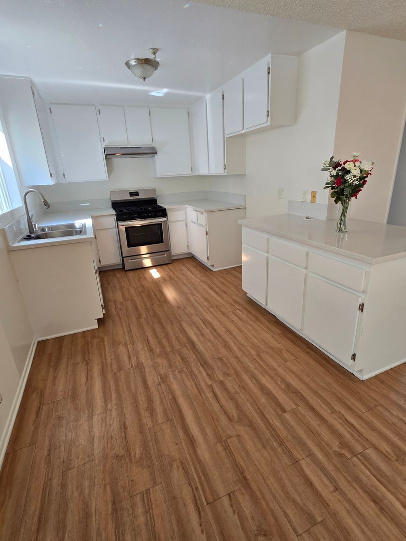 Hawthorne Apartment: Cordary Apts - 4