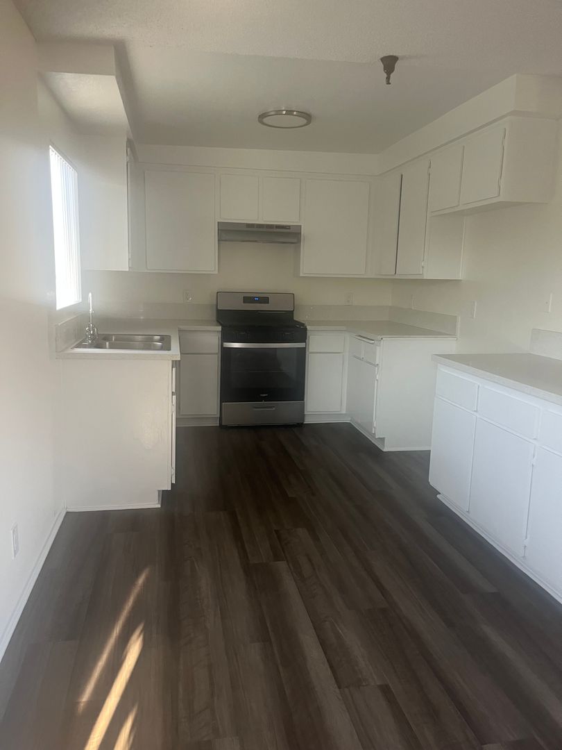 Hawthorne Apartment: Cordary Apts - 2