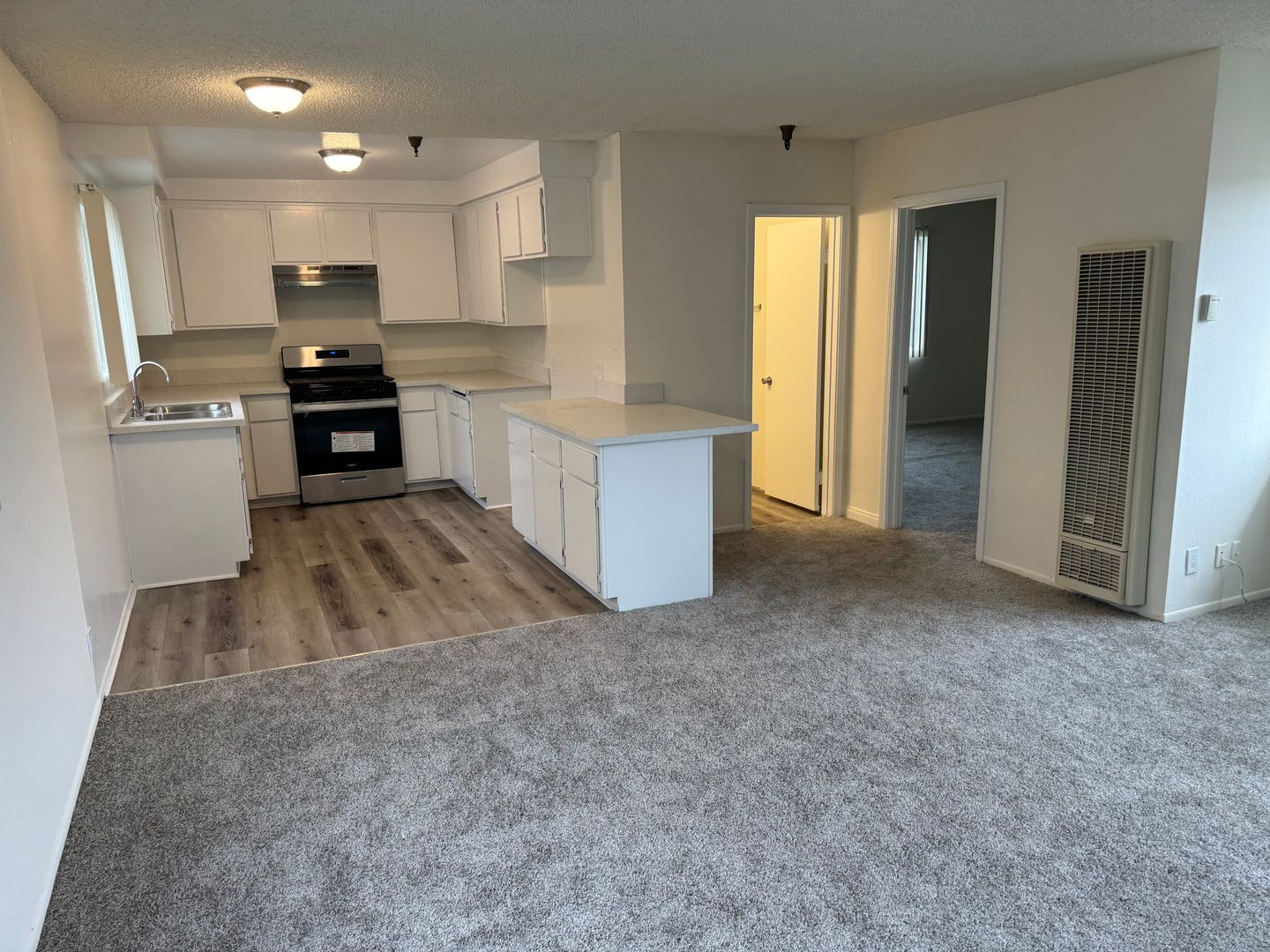 Hawthorne Apartment: 14032 Cordary Avenue
