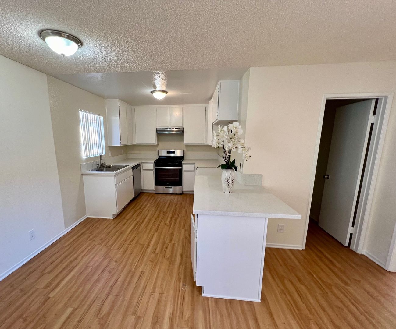 Hawthorne Apartment: Cordary Apts - 1