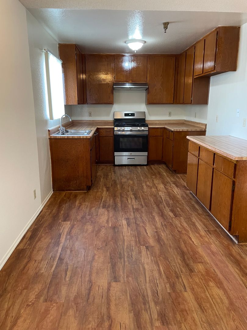 Hawthorne Apartment: Cordary Apts - 2