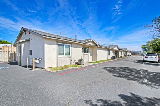 Charming 3-Bedroom Home in Fontana – photo 1