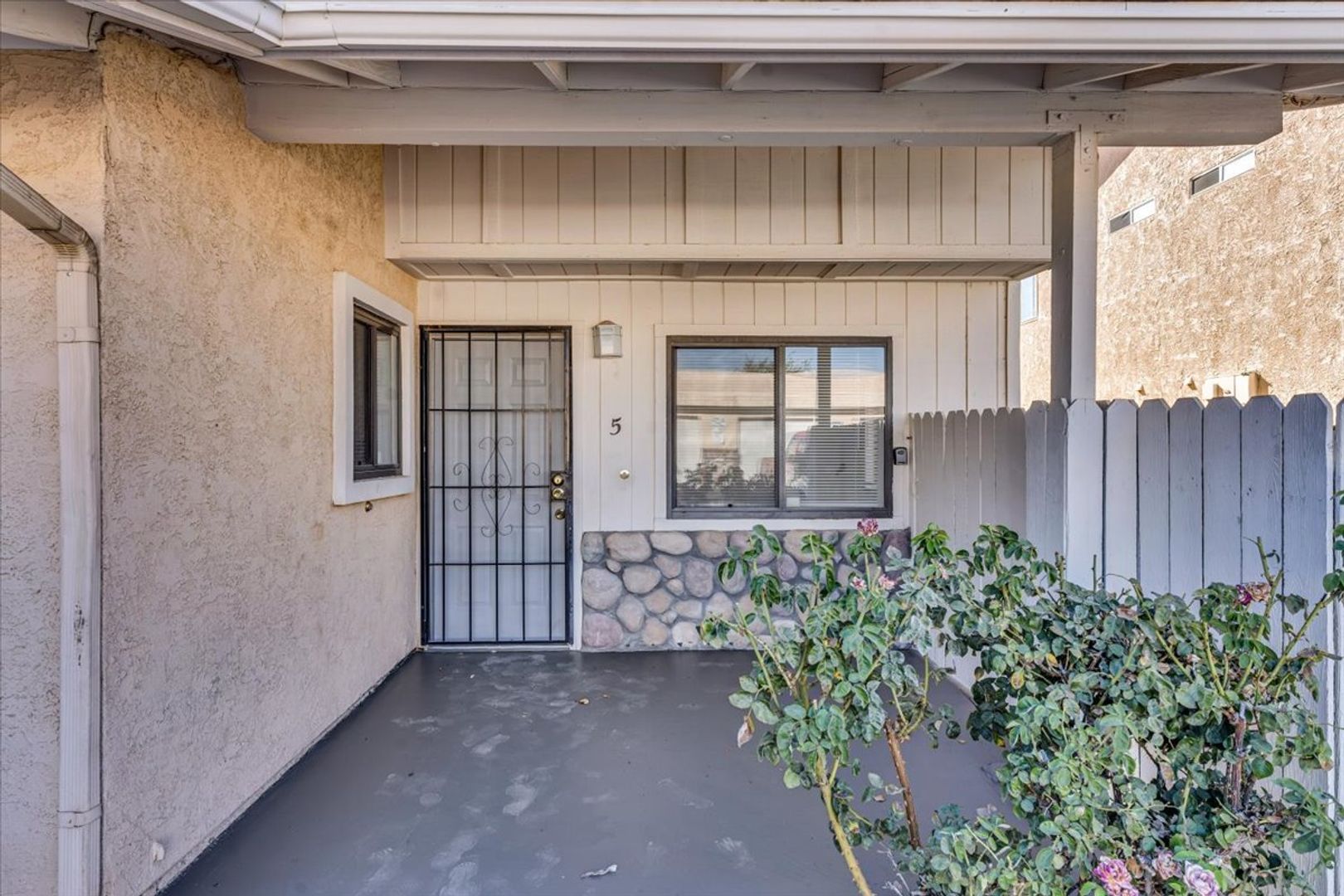 Hesperia Apartment: 8922 I Avenue