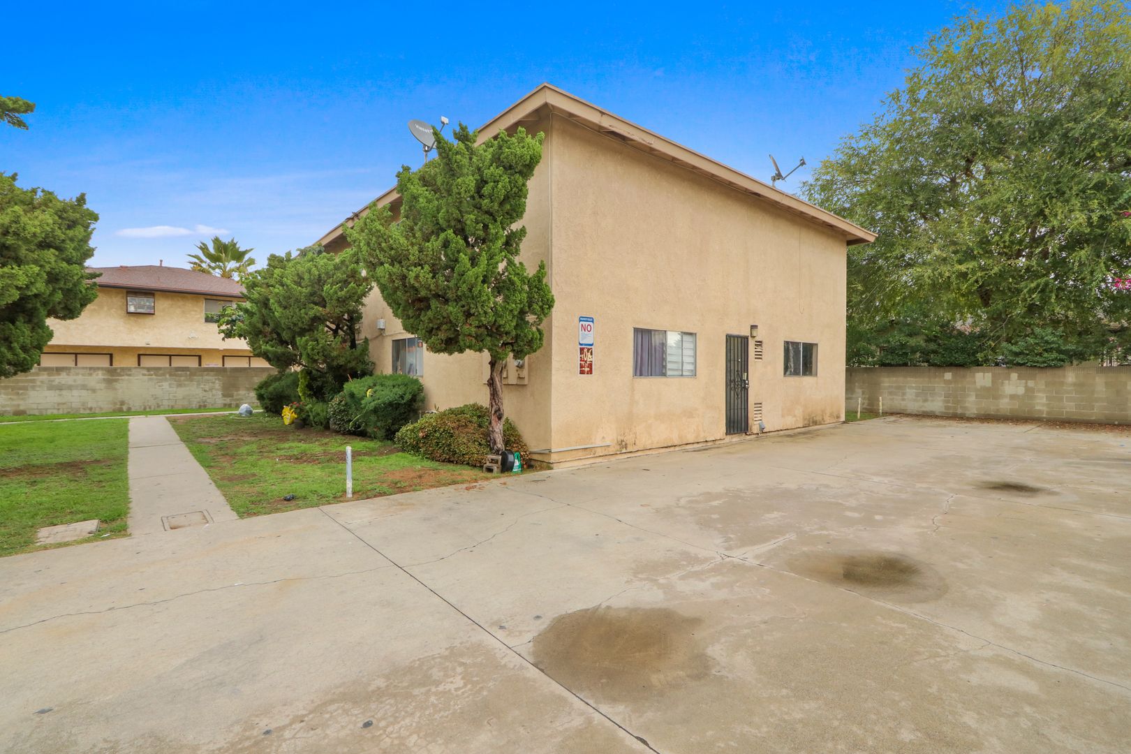 Azusa Apartment: 610 N Pasadena Avenue