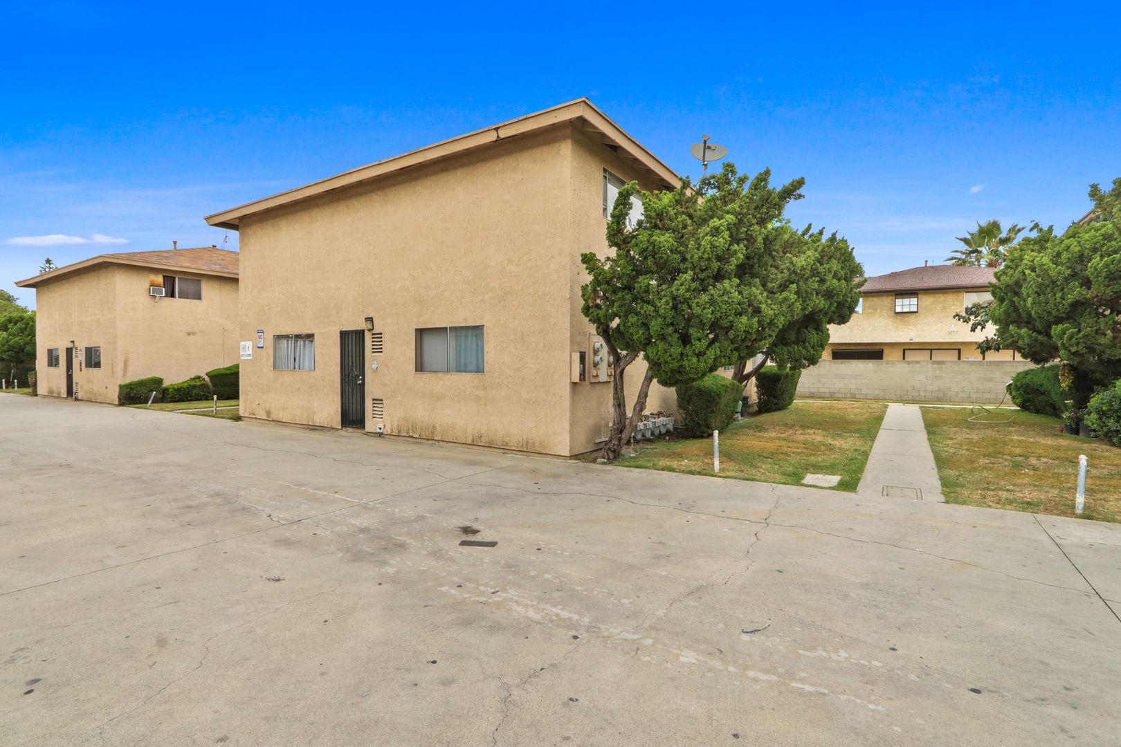 Azusa Apartment: 610 N Pasadena Avenue