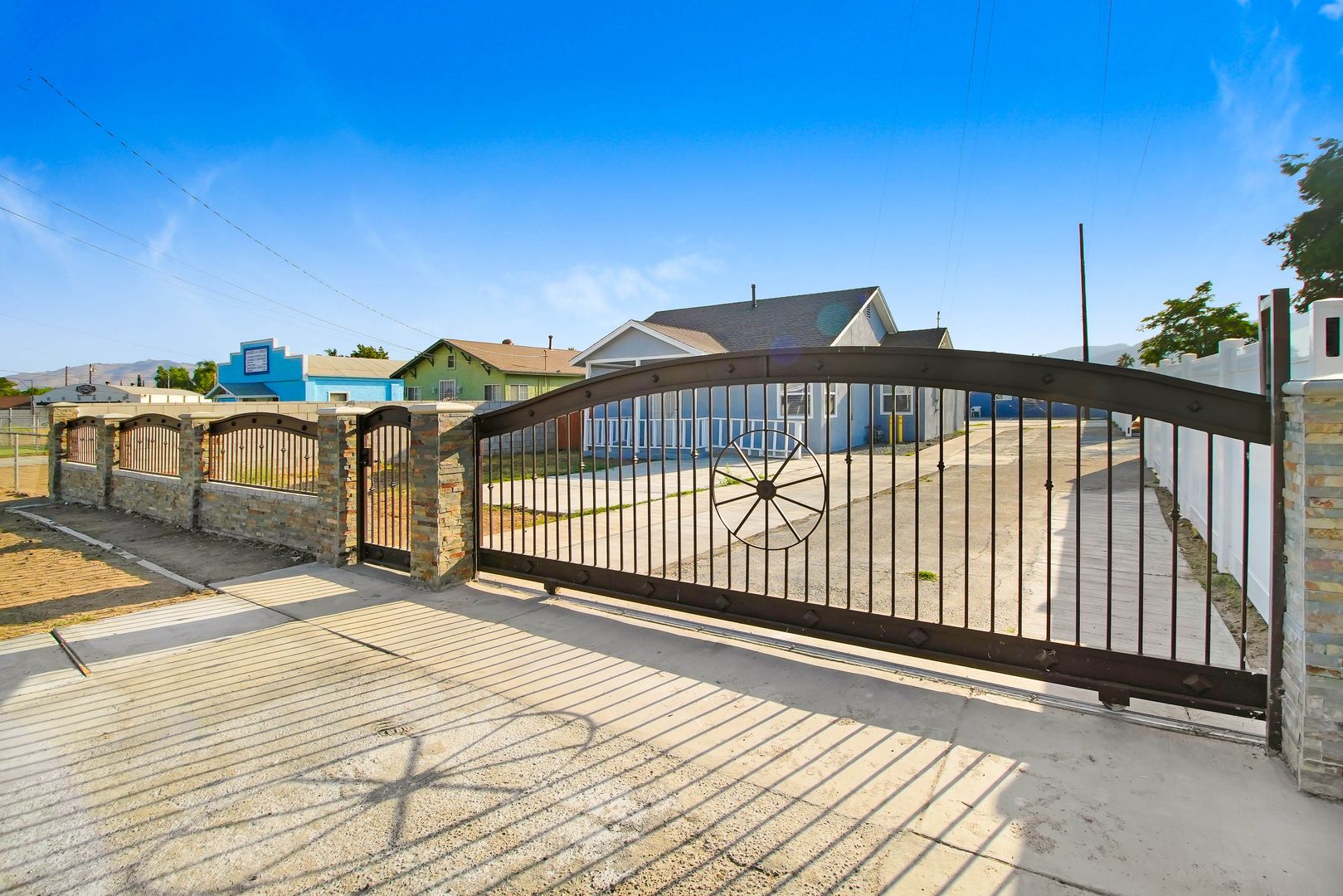 Riverside Apartment: 4848 Doane Ave