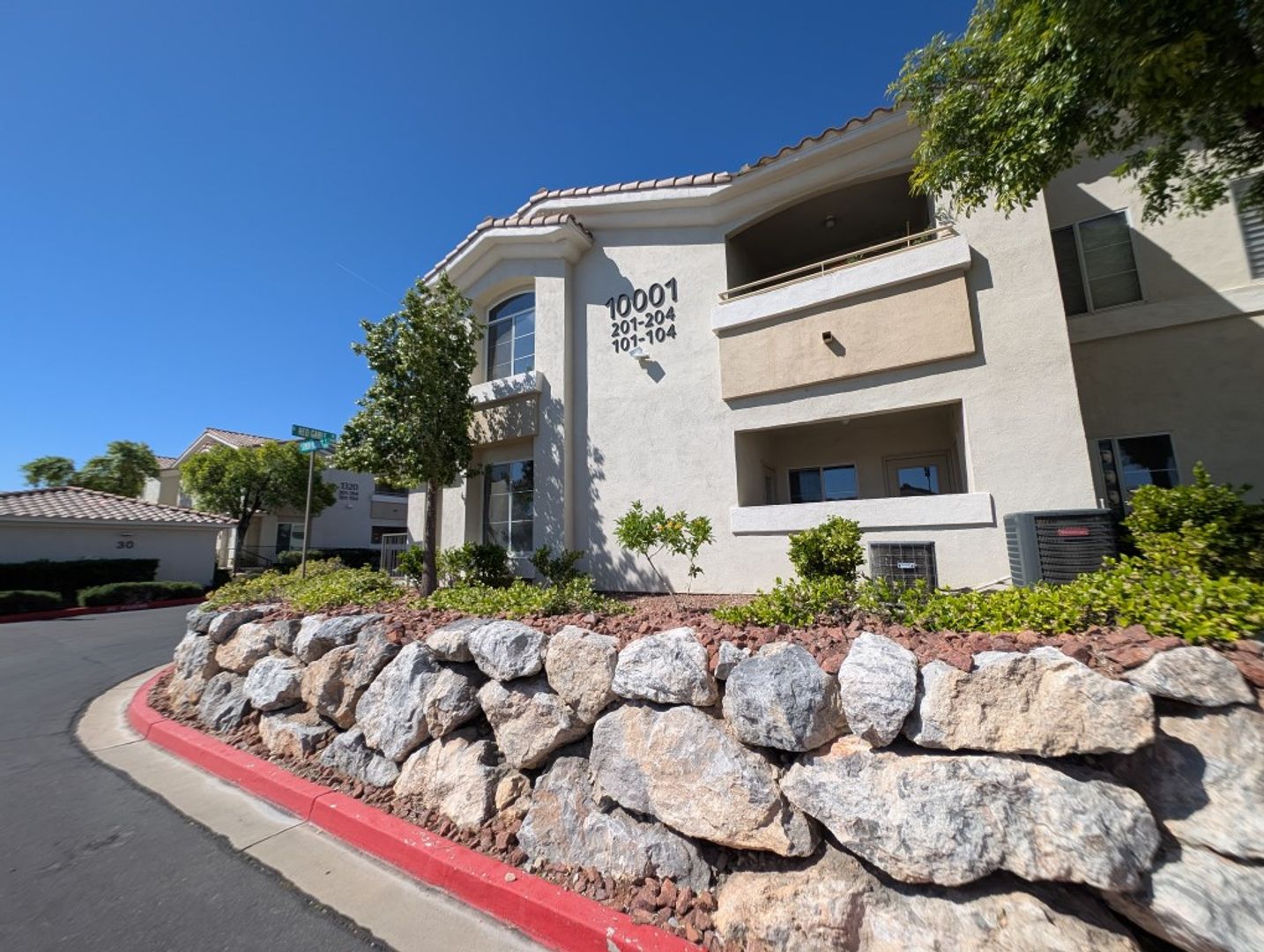LAS VEGAS House: 10001 CRIMSON PALISADES PL #104