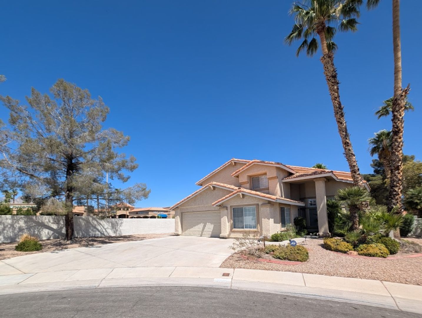 LAS VEGAS House: 8432 AIRMONT CT