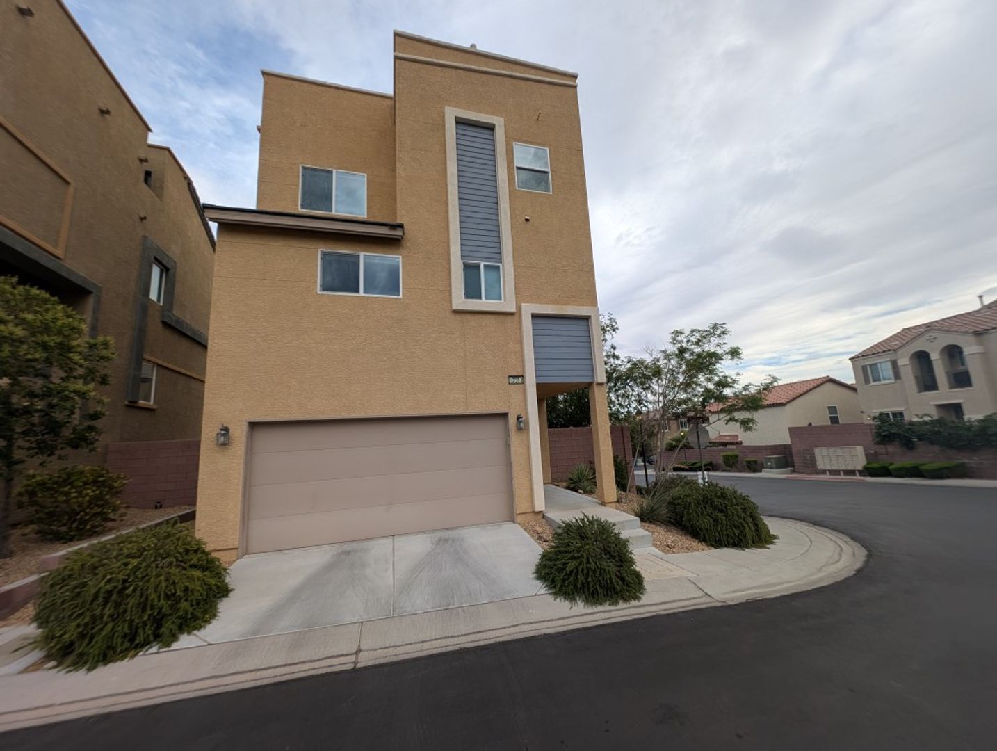 LAS VEGAS House: 10553 SHINY SKIES DR