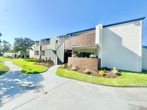 2-bed/2-bath private balcony 2 assigned parking in Westminster!