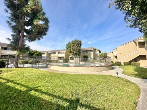 TXT Spacious Downstairs 1/1 Private Patio Storage. 2 parking