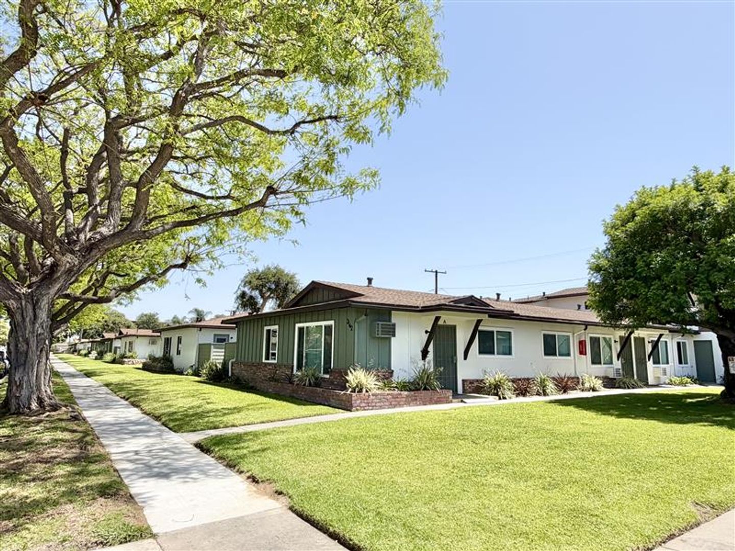 Anaheim Apartment: 2132-2134 W. Juno Ave.