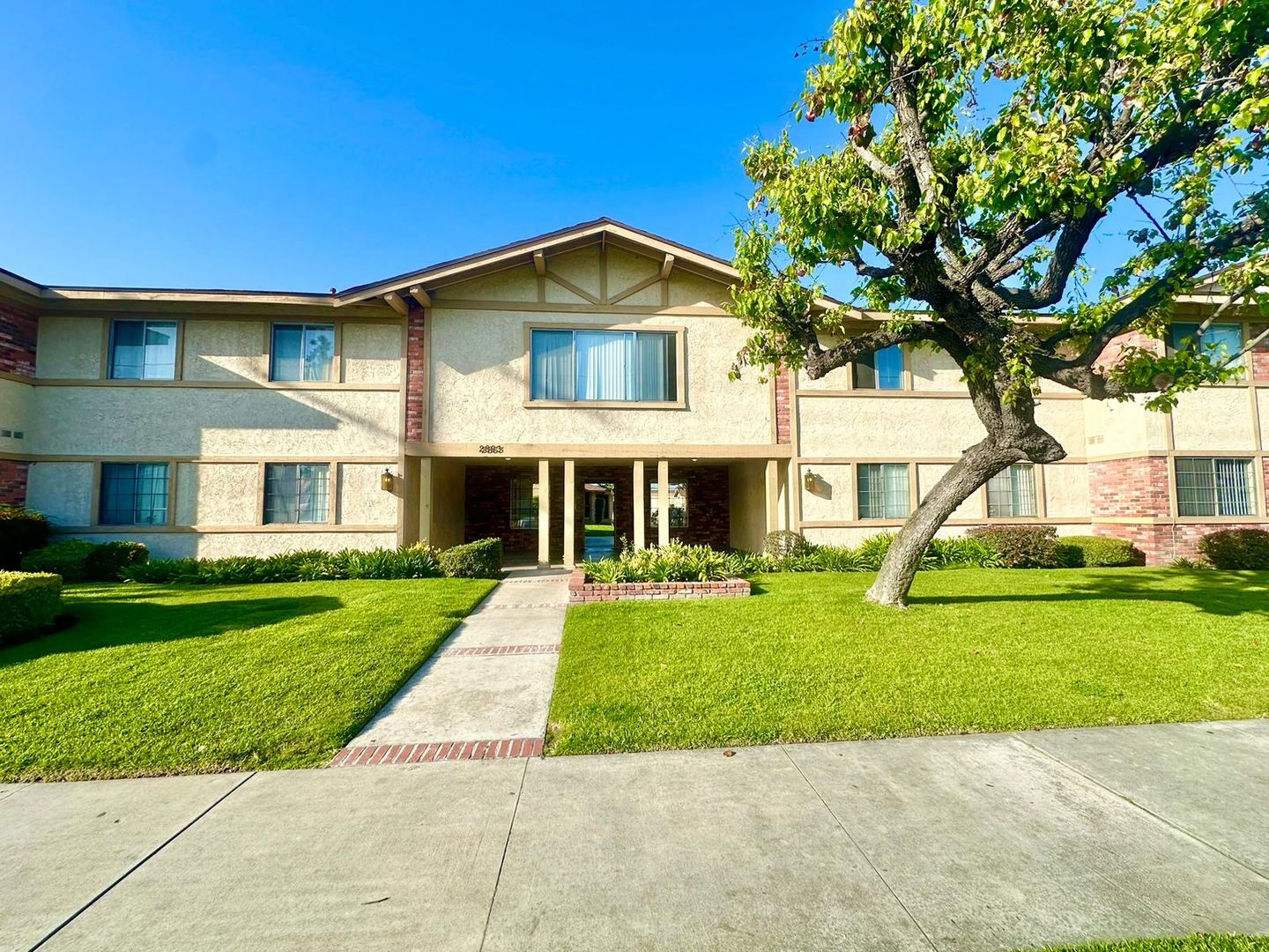 Anaheim Apartment: 2863 W. Ball Rd.